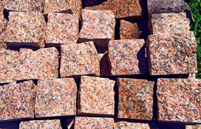 Брусчатка колотая из Западно-Султаевского гранита